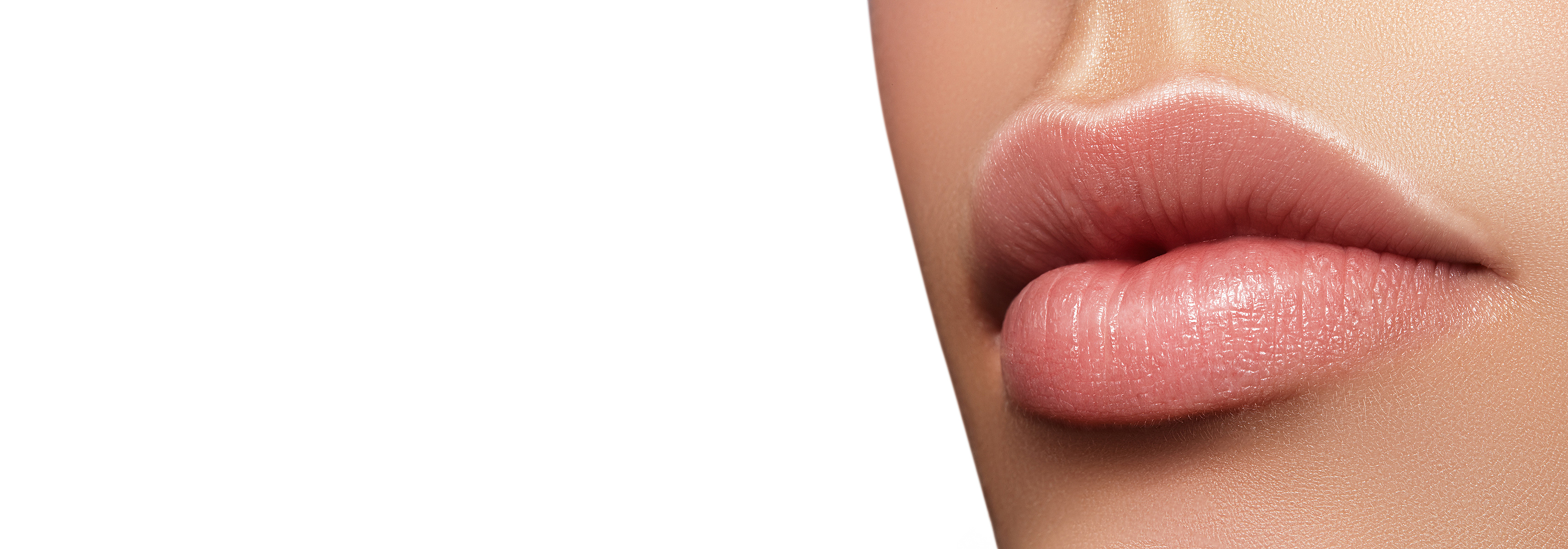 Abgebildet auf dem Header ist ein Foto von ästhetischen und plastischen Lippen, die eine Botox beziehungsweise Hyaluronsäure-Behandlung bekommen haben von dem Schönheitschirurg Dr. Oliver Ludwig in Zehlendorf-Berlin.